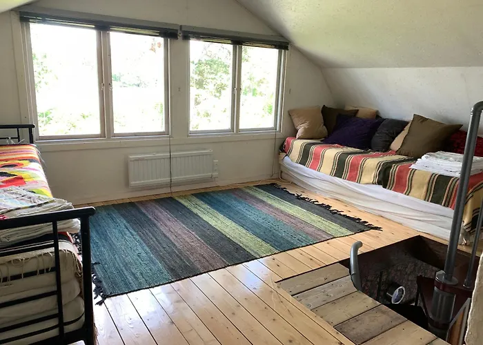 Charmig Stuga Av Rustik Stil I Stockholms Omrade